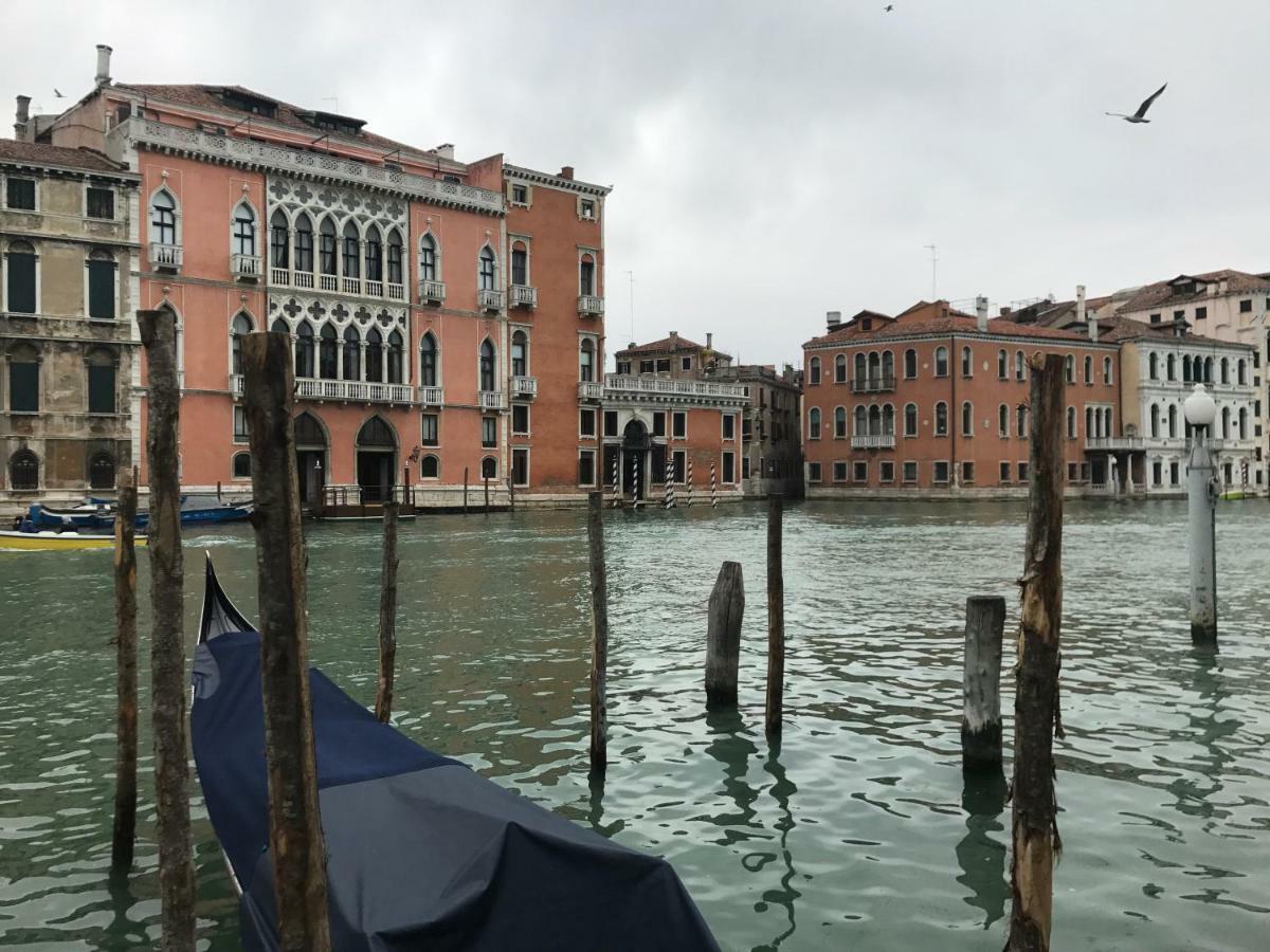Palazzo Grassi And Accademia Bridge Superb House Apartment Veneţia Exterior foto